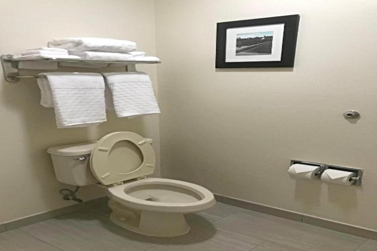 Rodeway Inn & Suites O'Fallon Exteriör bild