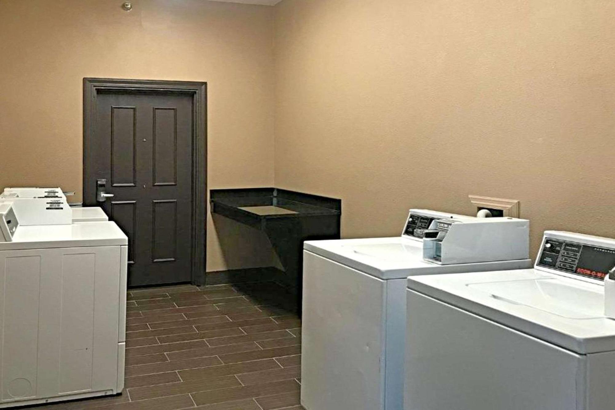 Rodeway Inn & Suites O'Fallon Exteriör bild