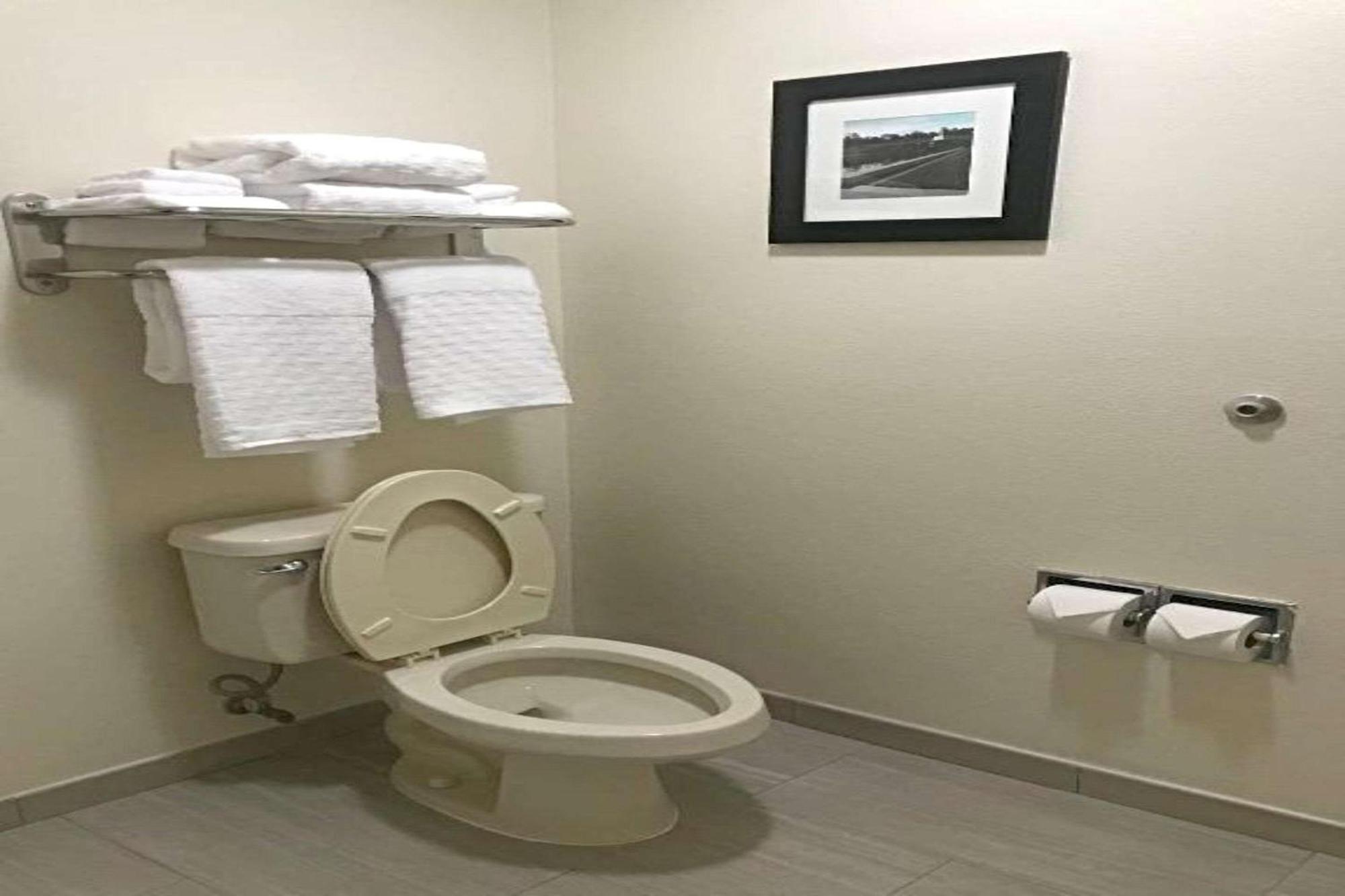 Rodeway Inn & Suites O'Fallon Exteriör bild